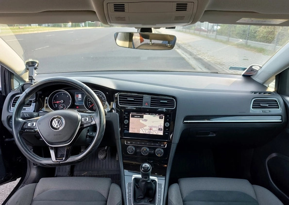 Volkswagen Golf cena 48900 przebieg: 211000, rok produkcji 2018 z Wrocław małe 211